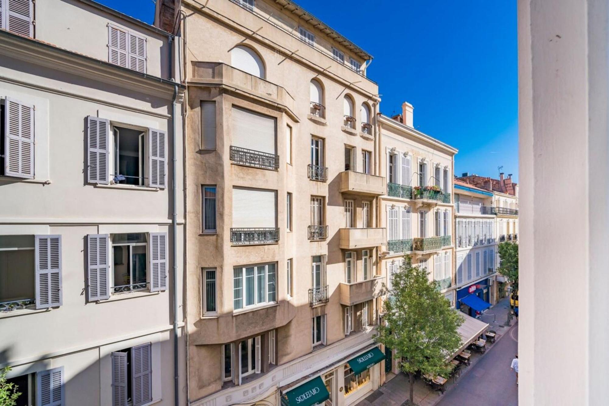 Very 3 Bedrooms In The Heart Of Downtown Cannes